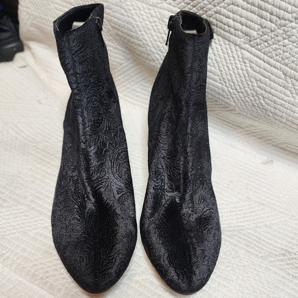 Unisa Caytea black printed velvet booties. Women's size 9.5. - Picture 15 of 16